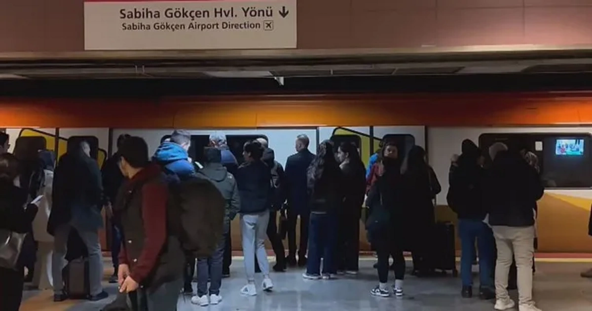 Kadıköy-Sabiha Gökçen metro hattında elektrik krizi: Binlerce yolcu mağdur oldu