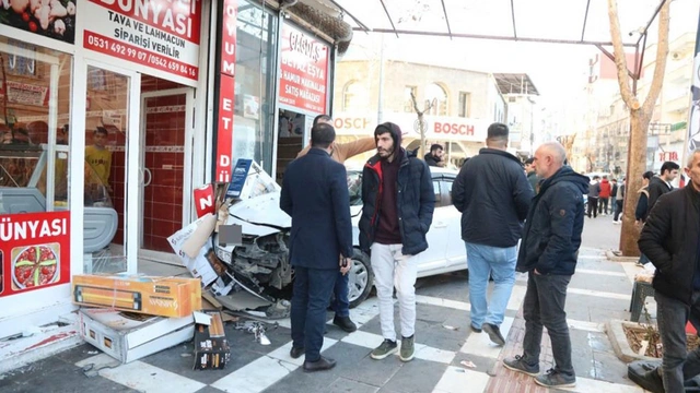 Şanlıurfa'da feci kaza: Baba ve oğlu ölümden döndü