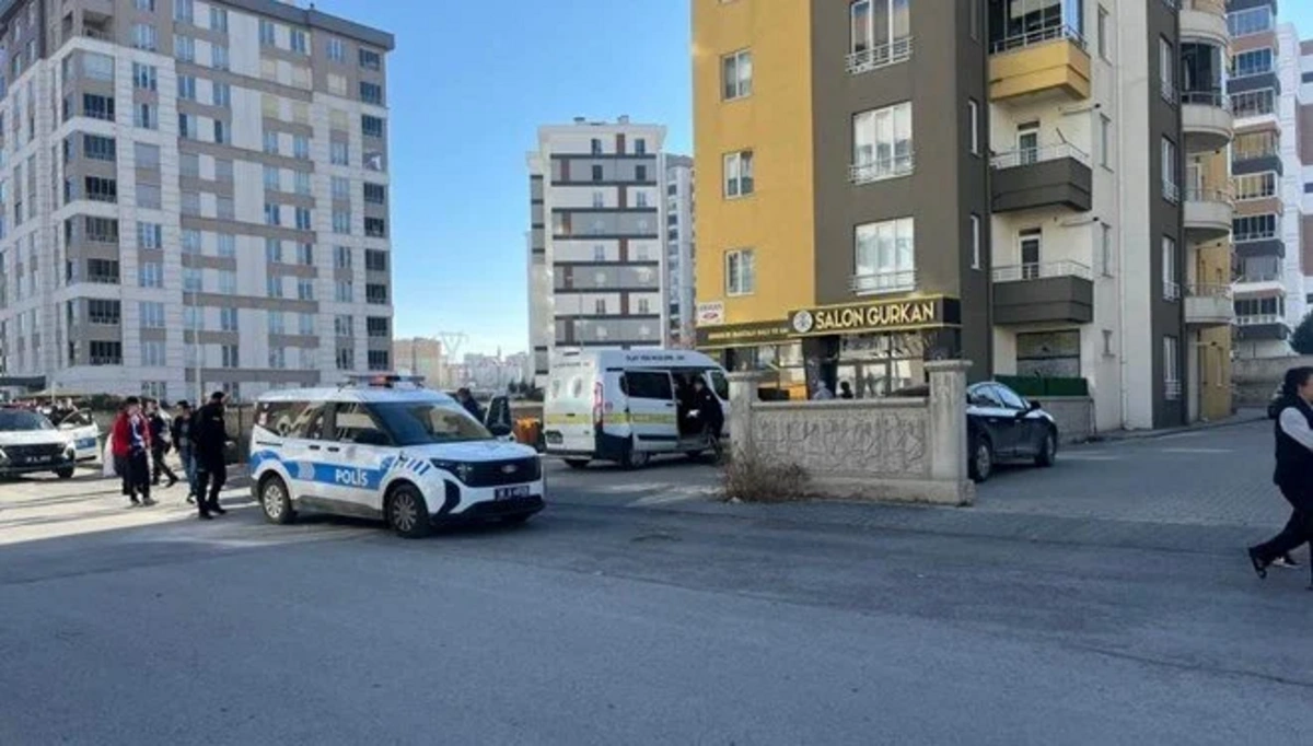 Özel harekat polisi evinde ölü bulundu