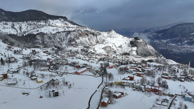 Kar esareti: 4 ilde 128 yol ulaşıma kapandı, ekipler teyakkuzda