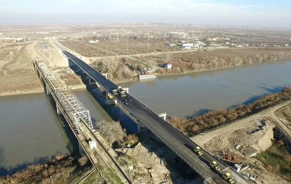 Названы сроки завершения строительства автомобильного моста через реку Араз