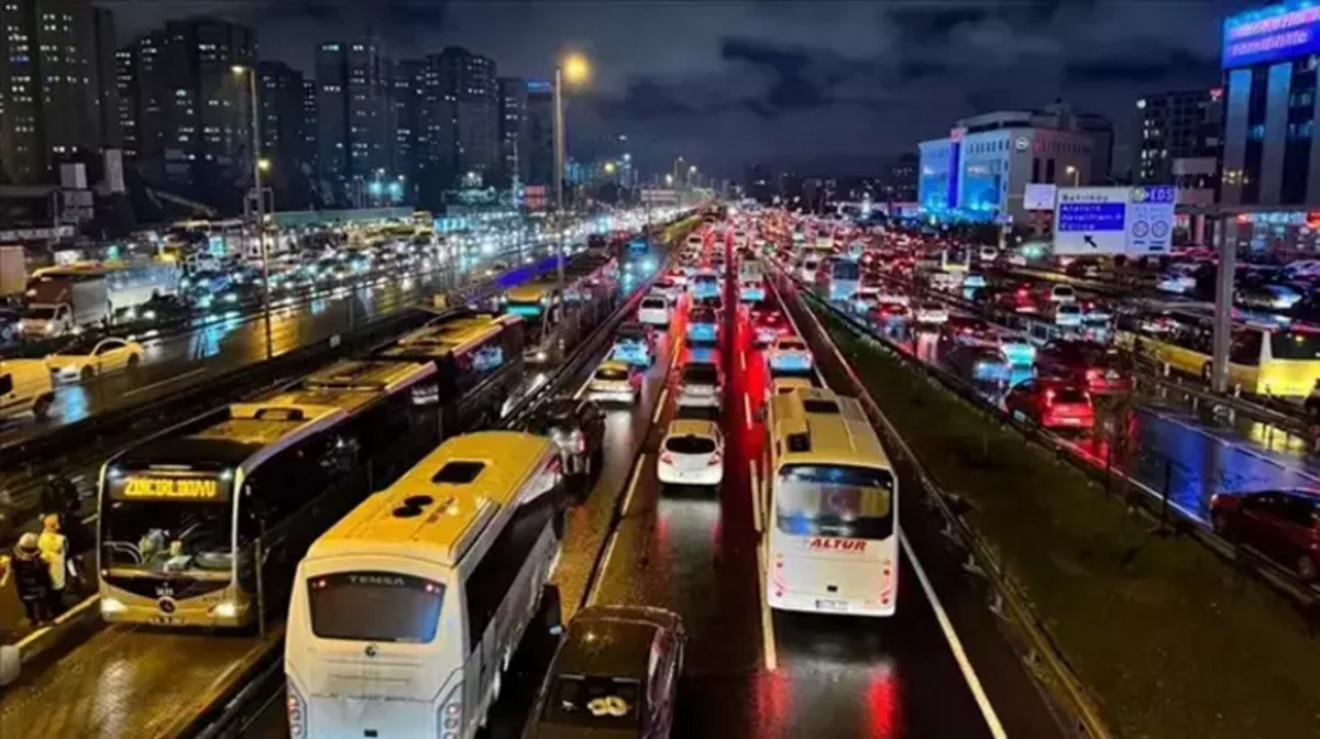 Son Dakika: 15 Temmuz Şehitler Köprüsü trafiğe kapandı