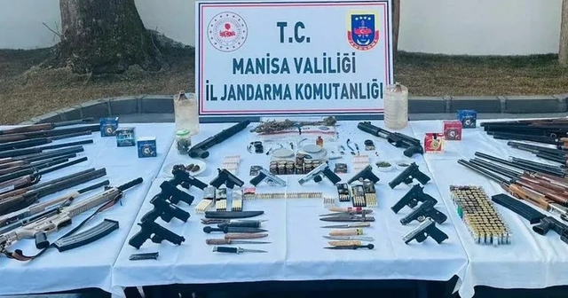 Manisa'da dev operasyon: 44 gözaltı, çok sayıda silah ve uyuşturucu ele geçirildi