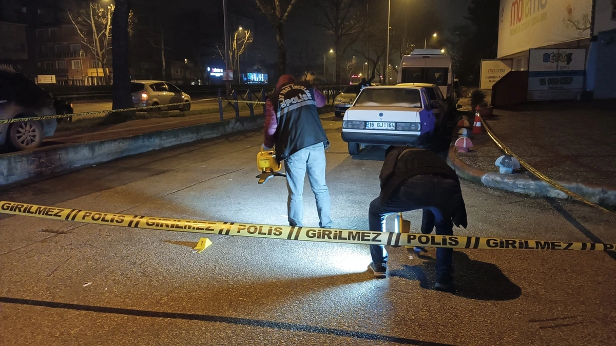 Motosikletli saldırganın kurşun yağmuru: 3 kişi yaralandı, 2'si ağır durumda