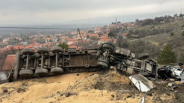 Çankırı'da feci tır kazası: Şoför ağır yaralandı