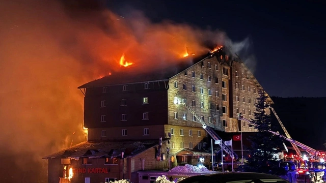 İlk müdahale anları ortaya çıktı: Bolu Kartalkaya'daki otel yangınından çarpıcı görüntüler