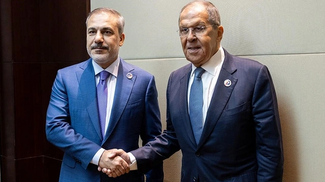 Hakan Fidan ve Sergey Lavrov arasında kritik telefon diplomasisi: Masada Suriye var