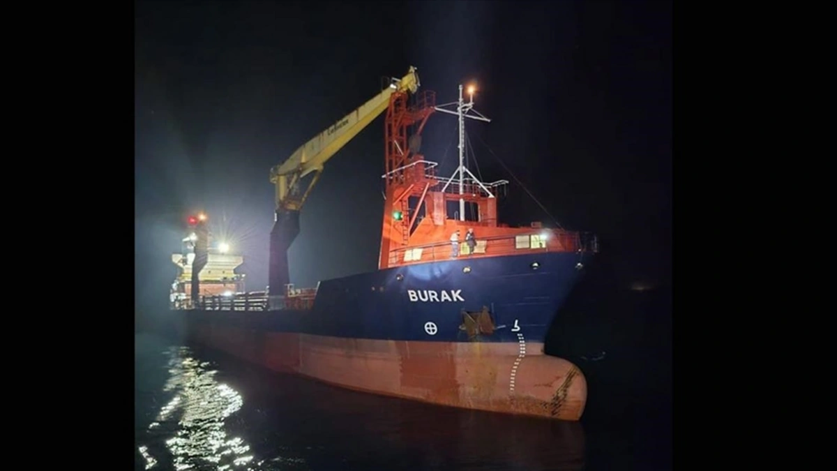 Çanakkale Boğazı'nda arızalanan gemi kurtarıldı