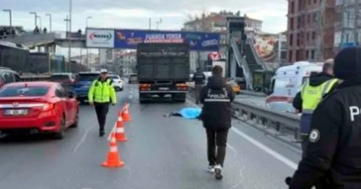 Motosiklet sürücüsünün feci sonu: Kamyona çarparak can verdi