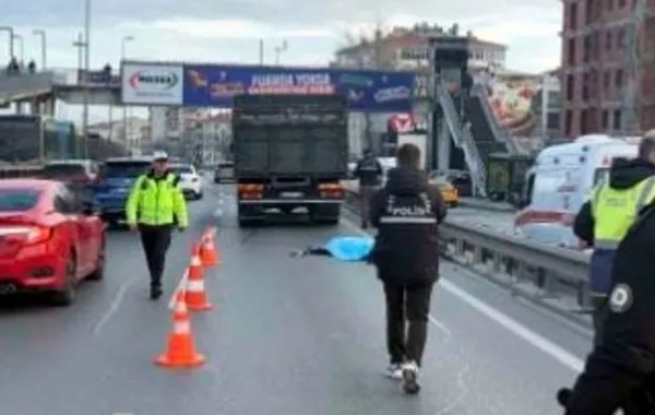 Motosiklet sürücüsünün feci sonu: Kamyona çarparak can verdi