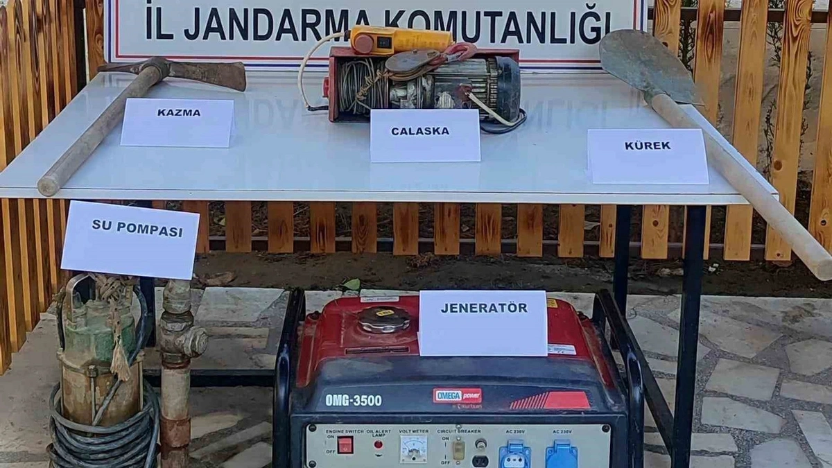 Manisa'da kaçak kazı operasyonu: 5 kişi suçüstü yakalandı