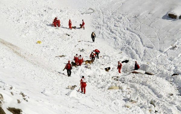 İran'da dehşet: Çığ sonucu kadın dağcı hayatını kaybetti