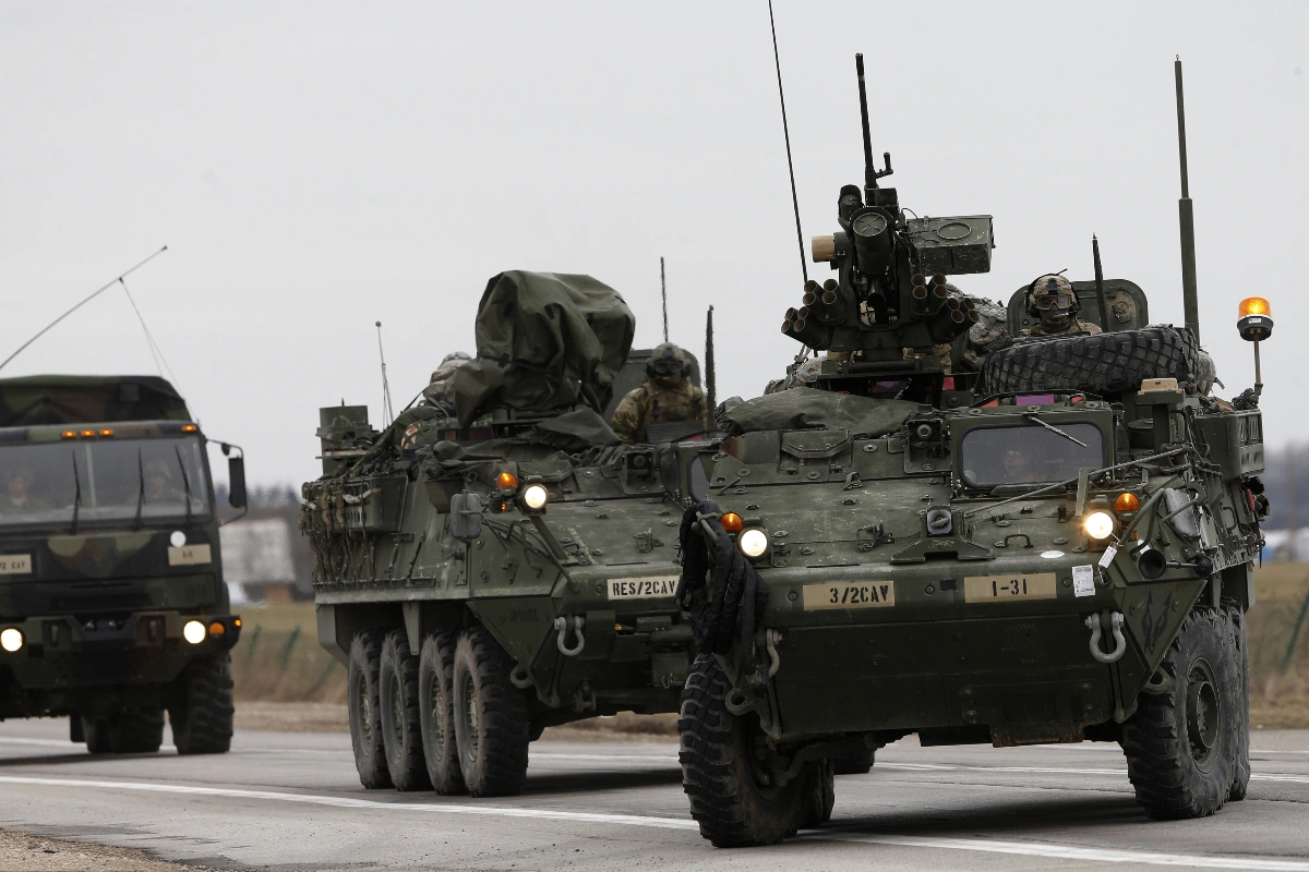 СМИ: США могут перебросить к границе с Мексикой бронетранспортеры Stryker