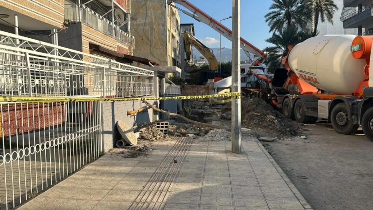 İskenderun'da tehlike saçan inşaat: 16 daireli bina boşaltıldı