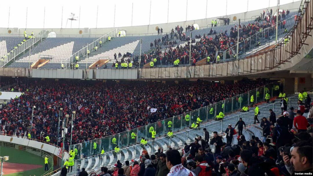 В матче чемпионата Ирана "Трактор" - "Персеполис" произошла драка, пострадали 32 человека