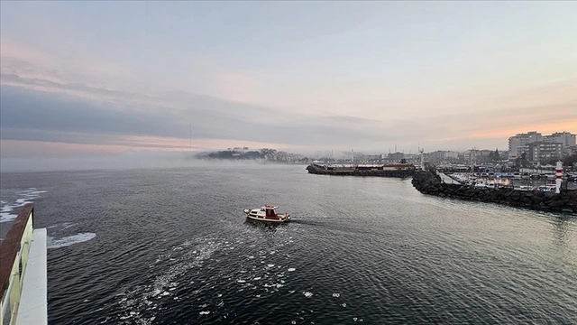 Çanakkale Boğazı'nda gemi trafiği sis nedeniyle askıya alındı