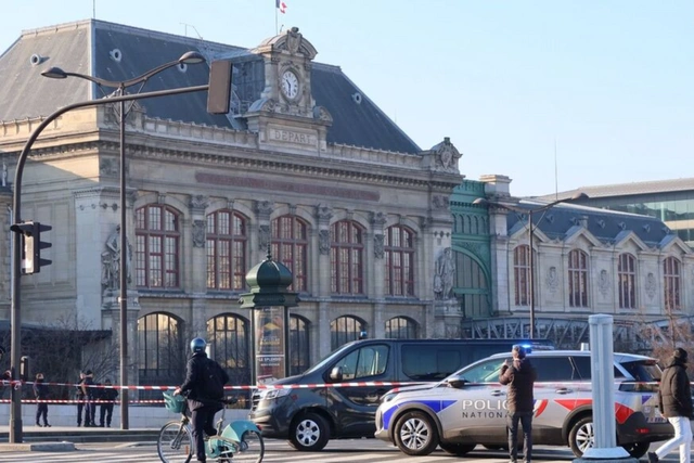 Paris dəmiryol stansiyasında atışma: Yaralananlar var