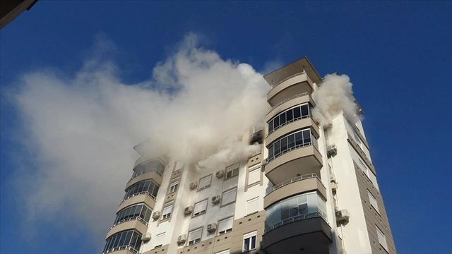 Antalya'da bir evde çıkan yangın söndürüldü