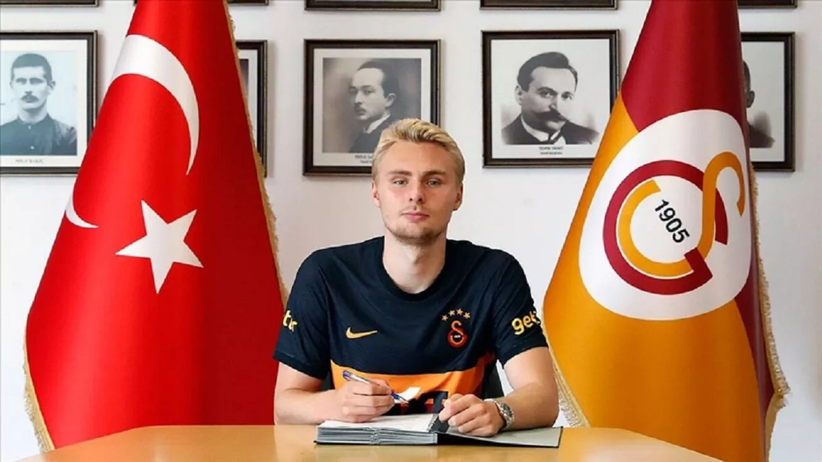 Victor Nelsson Roma'ya doğru yola çıktı: Galatasaray'a veda etti