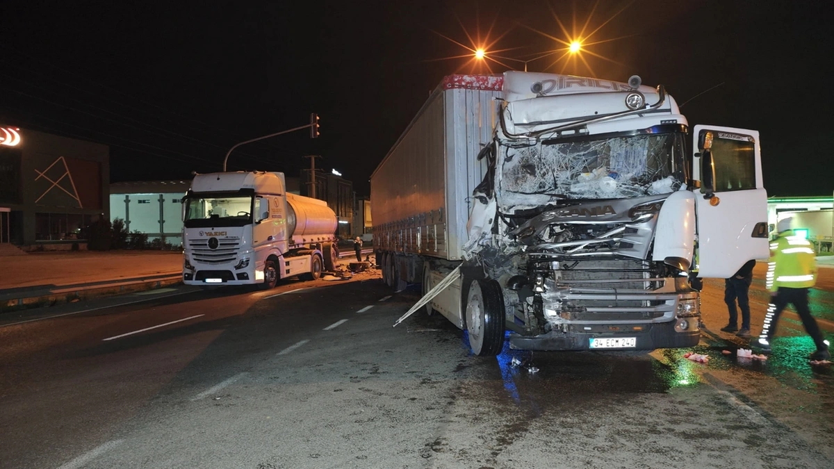 Bursa'da iki TIR çarpıştı: 1 yaralı