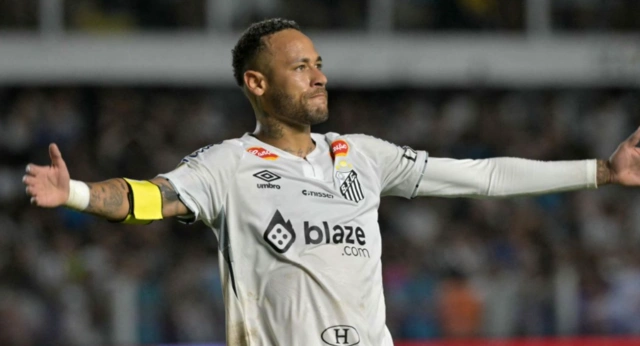 Neymar "Santos" forması ilə ilk oyununa çıxdı