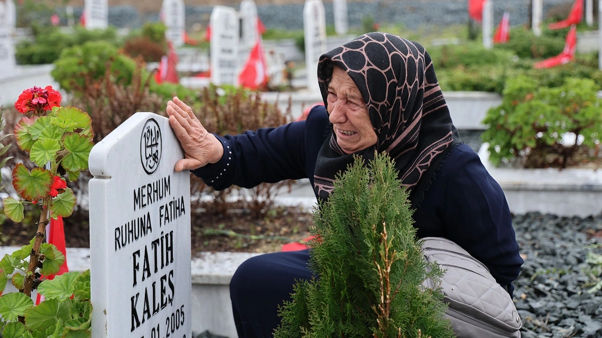 Atrak Kaleş: "1 yıllık bina, 3 saniyede çöker mi?"