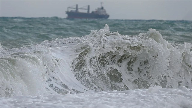 Ege Denizi'nde tsunami alarmı: Santorini halkı panikte