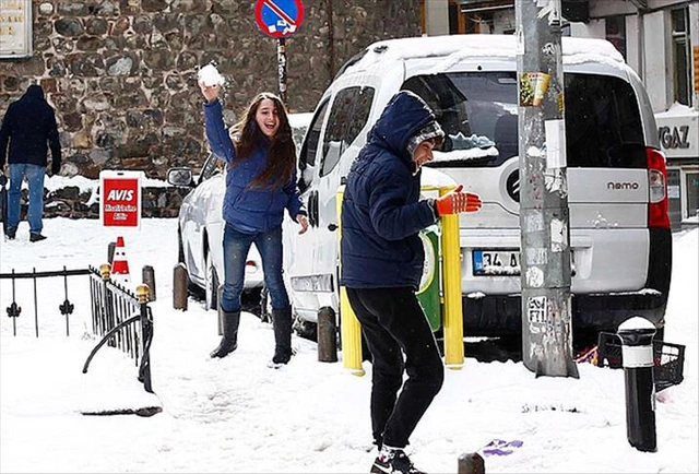 İstanbul'da bugün okullar tatil mi? Gözler Valiliğin açıklamasında