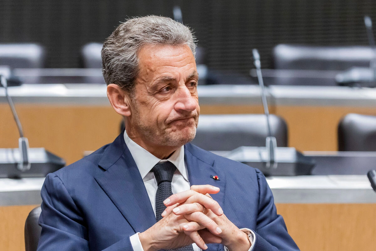 Fransa'nın eski Cumhurbaşkanı Sarkozy'ye kötü haber: Elektronik kelepçe takılacak