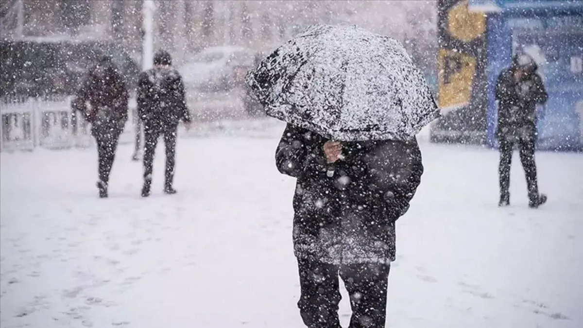 Meteoroloji'den peş peşe uyarı geldi: Kar, sağanak ve fırtına alarmı