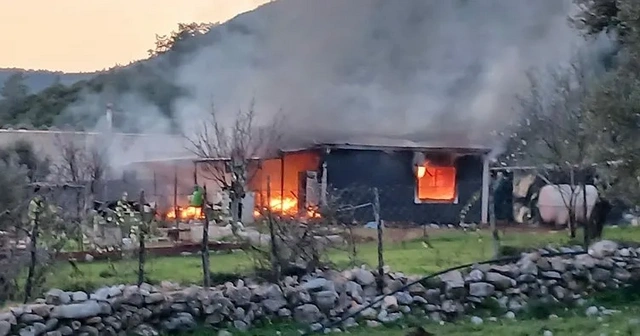 Bodrum'da facia: Odun sobası evi kül etti