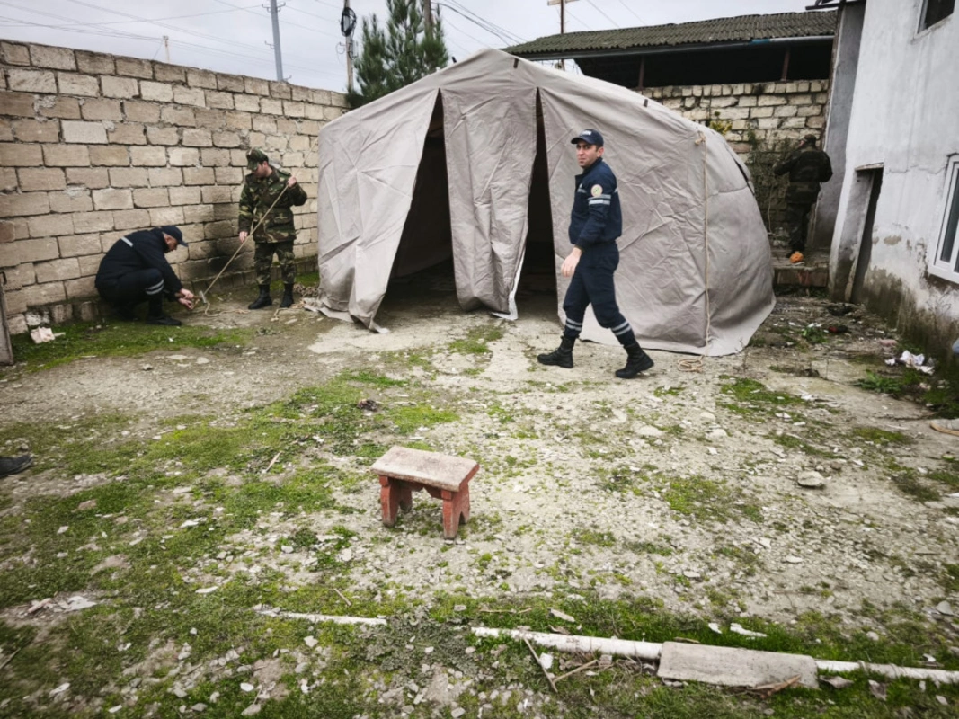 Сотрудники МЧС оказали помощь семье, оставшейся без крыши над головой