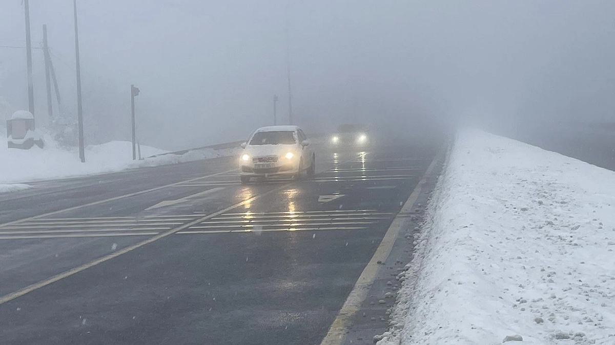 Bolu Dağı'nda kar ve sis: Sürücüler zor anlar yaşadı