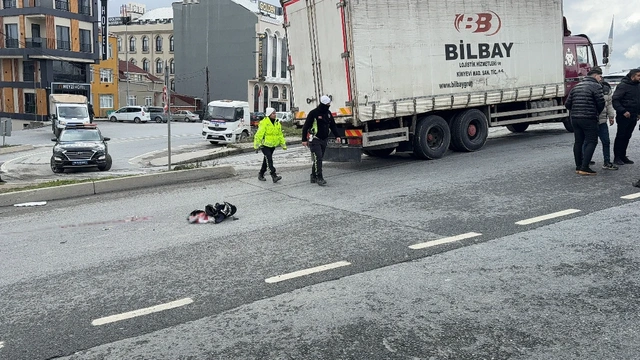 İstanbul'da feci kaza: Moto kurye hayatını kaybetti