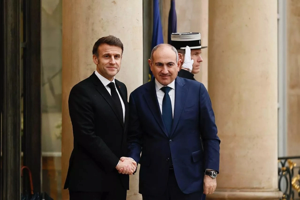 Paşinyan, Paris'te Macron'la Azerbaycan ile müzakereleri ve ikili ilişkileri görüştü