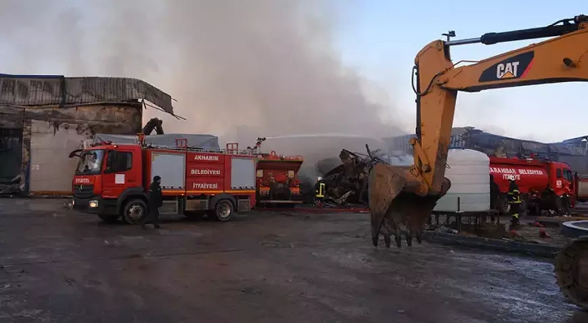 Afyonkarahisar'da orman ürünleri fabrikasında yangın: 12 saattir müdahale sürüyor