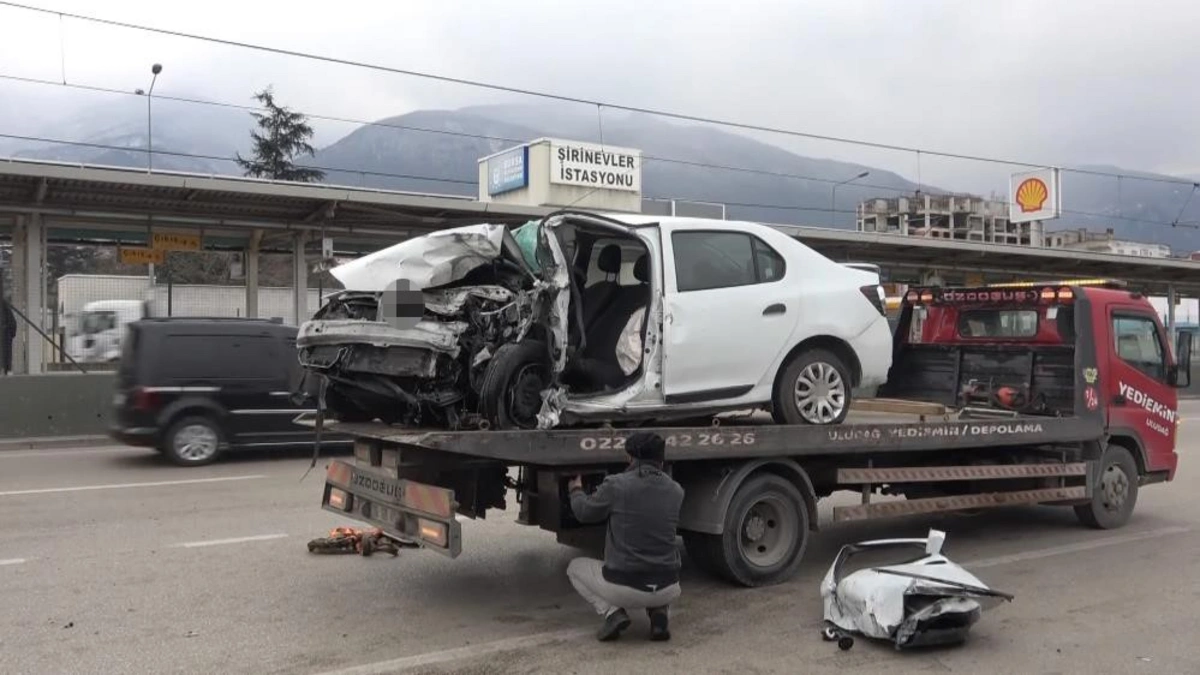 Bursa'da korkunç kaza: Otomobil metro duvarına saplandı, 1 ölü