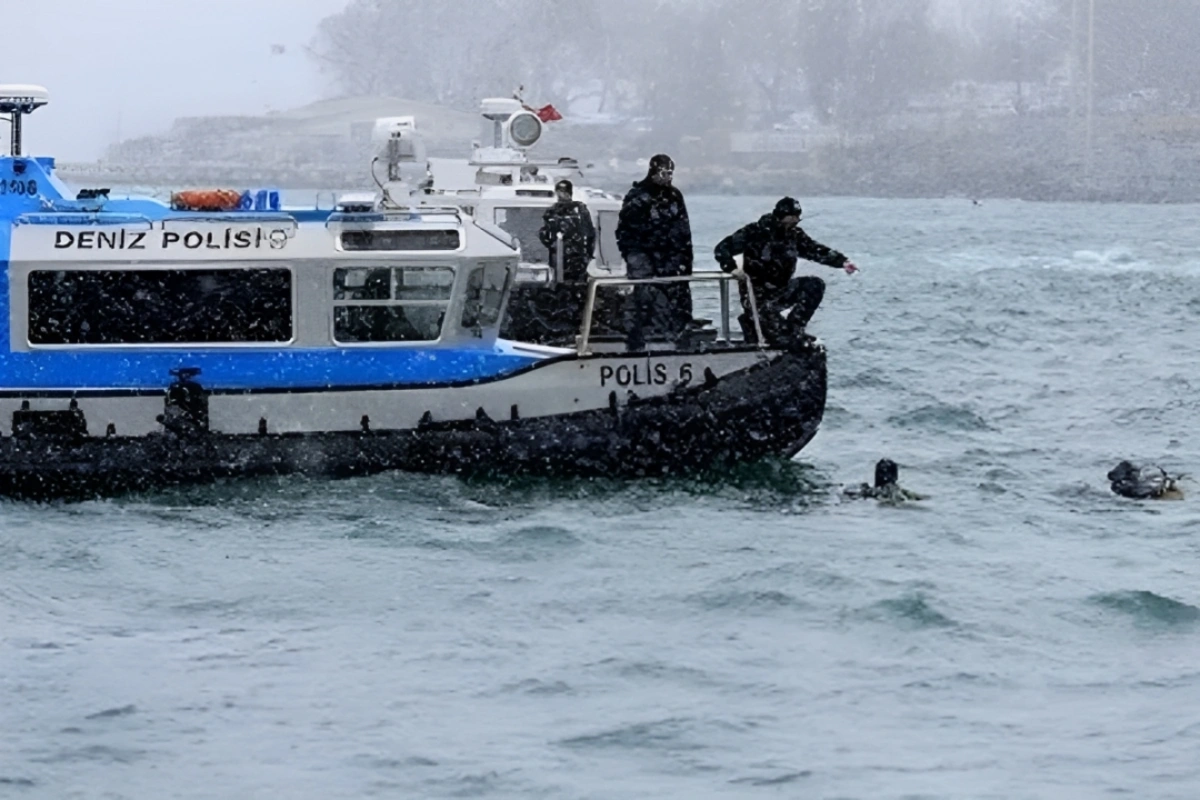 İzmirdə dəhşət: Qadın körpə uşağını dənizə atdı