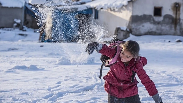 Kar fırtınası eğitimi vurdu: İşte okulların tatil edildiği iller