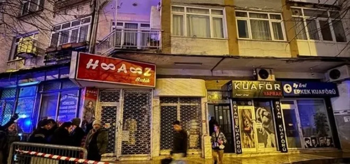 Üsküdar'da büyük tehlike: İstinat duvarı yan yattı, binalar boşaltıldı