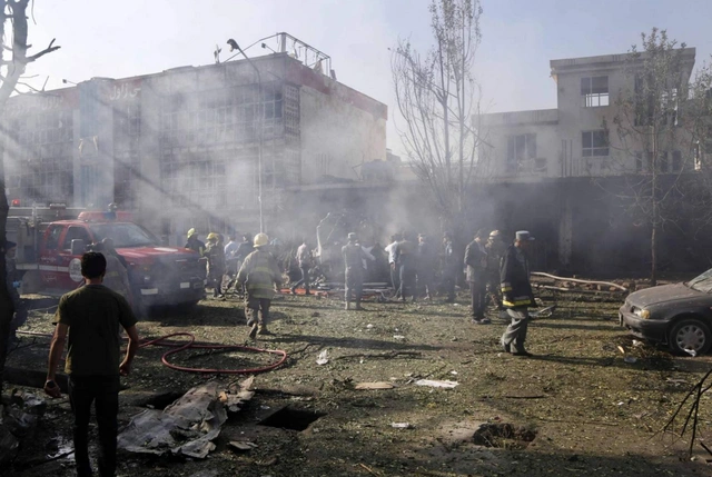 Kabildə nazirlik binasının qarşısında TERROR: İçəri daxil ola bilmədi, özünü partlatdı