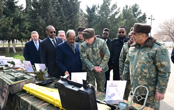 Somali prezidenti Azərbaycanın komando hərbi hissələrindən birində olub