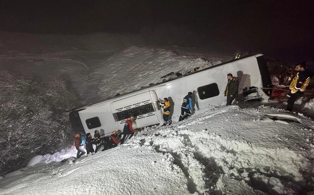 Türkiyədə avtobus aşıb: Dörd ölü, 32 yaralı