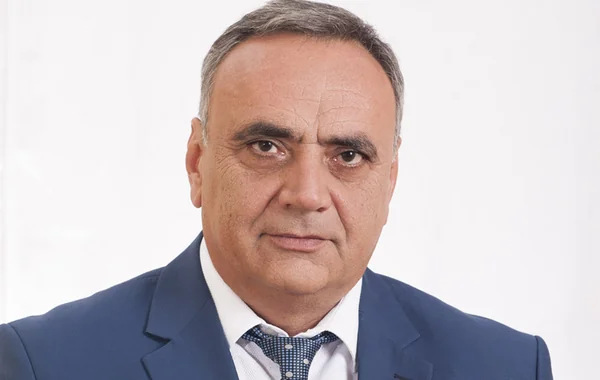 Teatrda qalmaqal: Füzuli Hüseynovdan töhmət və şuradan uzaqlaşdırılma qərarına REAKSİYA