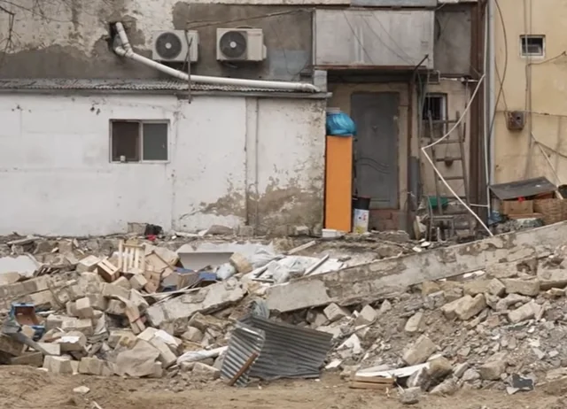 Çörəyə çıxdılar, qayıdanda evlərini yerlə-yeksan gördülər - Paytaxtda qalmaqallı söküntü İDDİASI - VİDEO