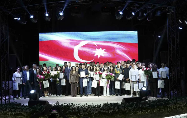 Xətai rayonunda ali məktəblərə qəbul imtahanlarında yüksək bal toplamış məzunlarla görüş və konsert proqramı təşkil olunub - FOTO - VİDEO