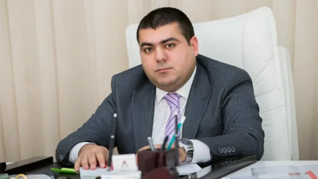 Sabiq bankirin oğlunun məhkəmə işi: Səsyazısı var, 300 min dollarımı ələ keçirib