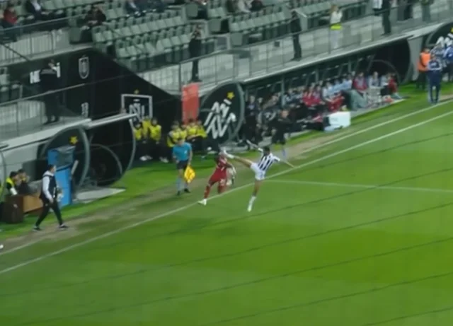 Neftçinin futbolçusu kobudluğuna görə ikioyunluq cəzalandırıldı - Video