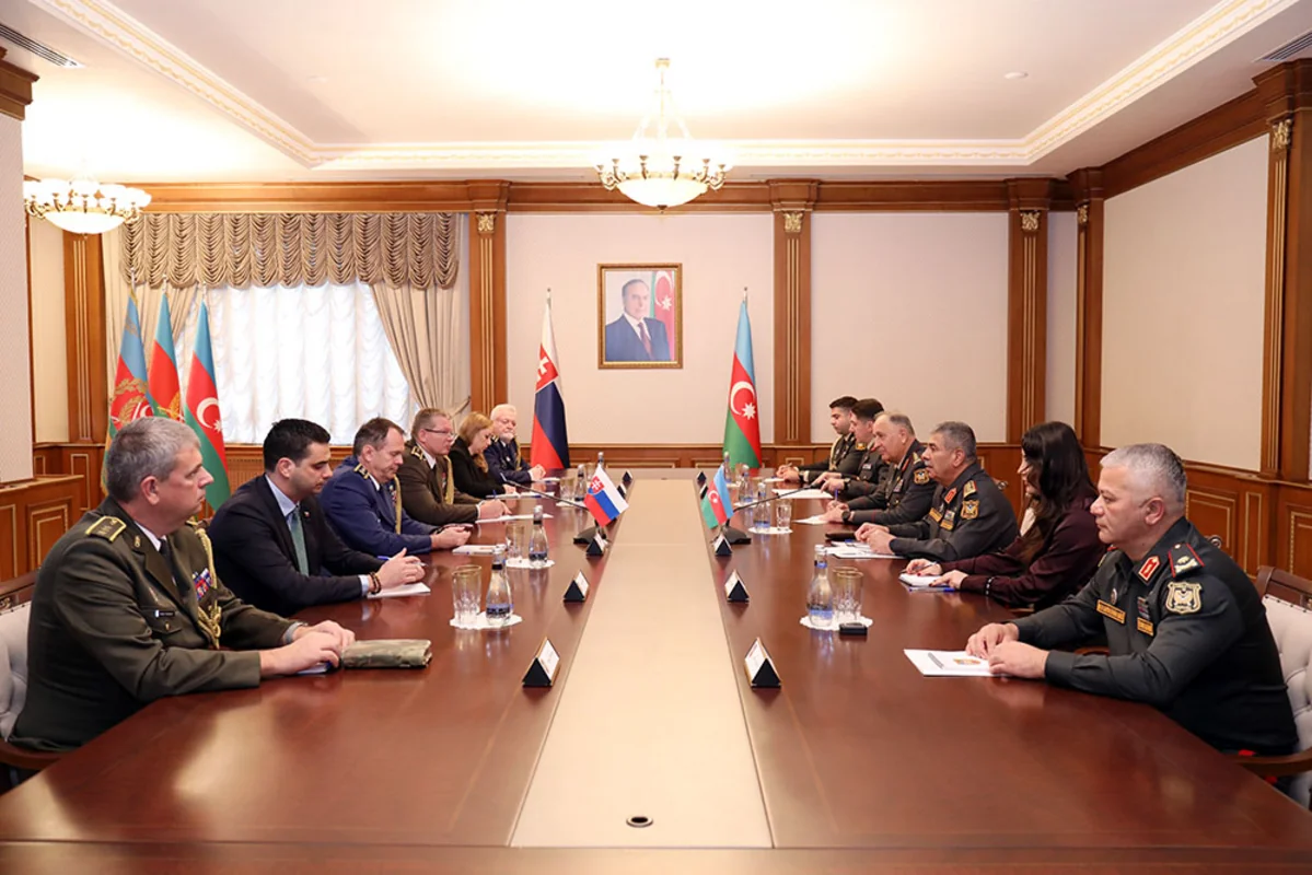 Müdafiə naziri Slovakiyanın nümayəndə heyəti ilə müzakirələr apardı - Foto