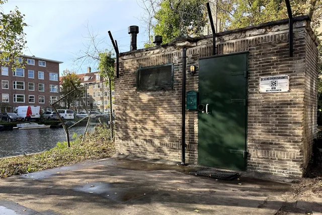 В центре Амстердама можно купить ядерный бункер за 295 000 евро, но с подвохом